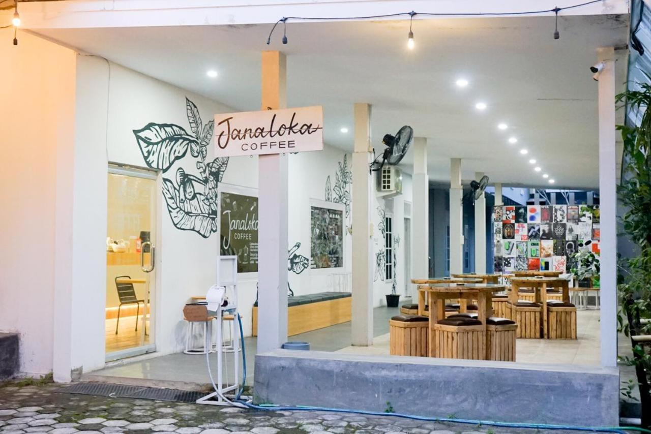 Tamadara Guesthouse Jogja Maguwo Buitenkant foto