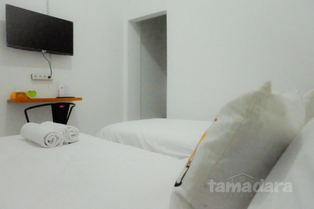 Tamadara Guesthouse Jogja Maguwo Buitenkant foto