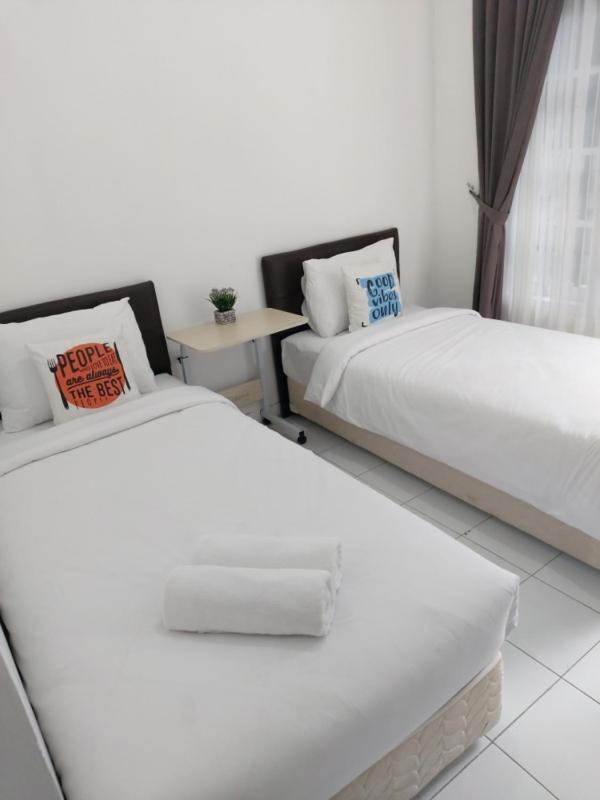 Tamadara Guesthouse Jogja Maguwo Buitenkant foto